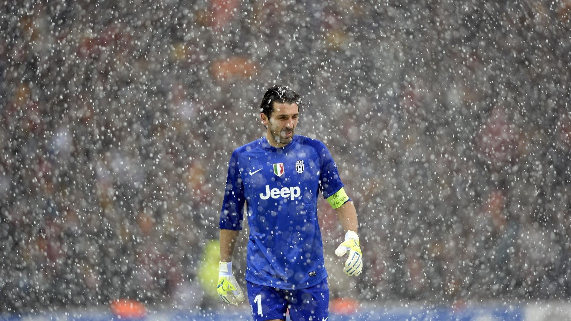 “青训明星:少年足球天才崭露头角”,少年成名的足球明星